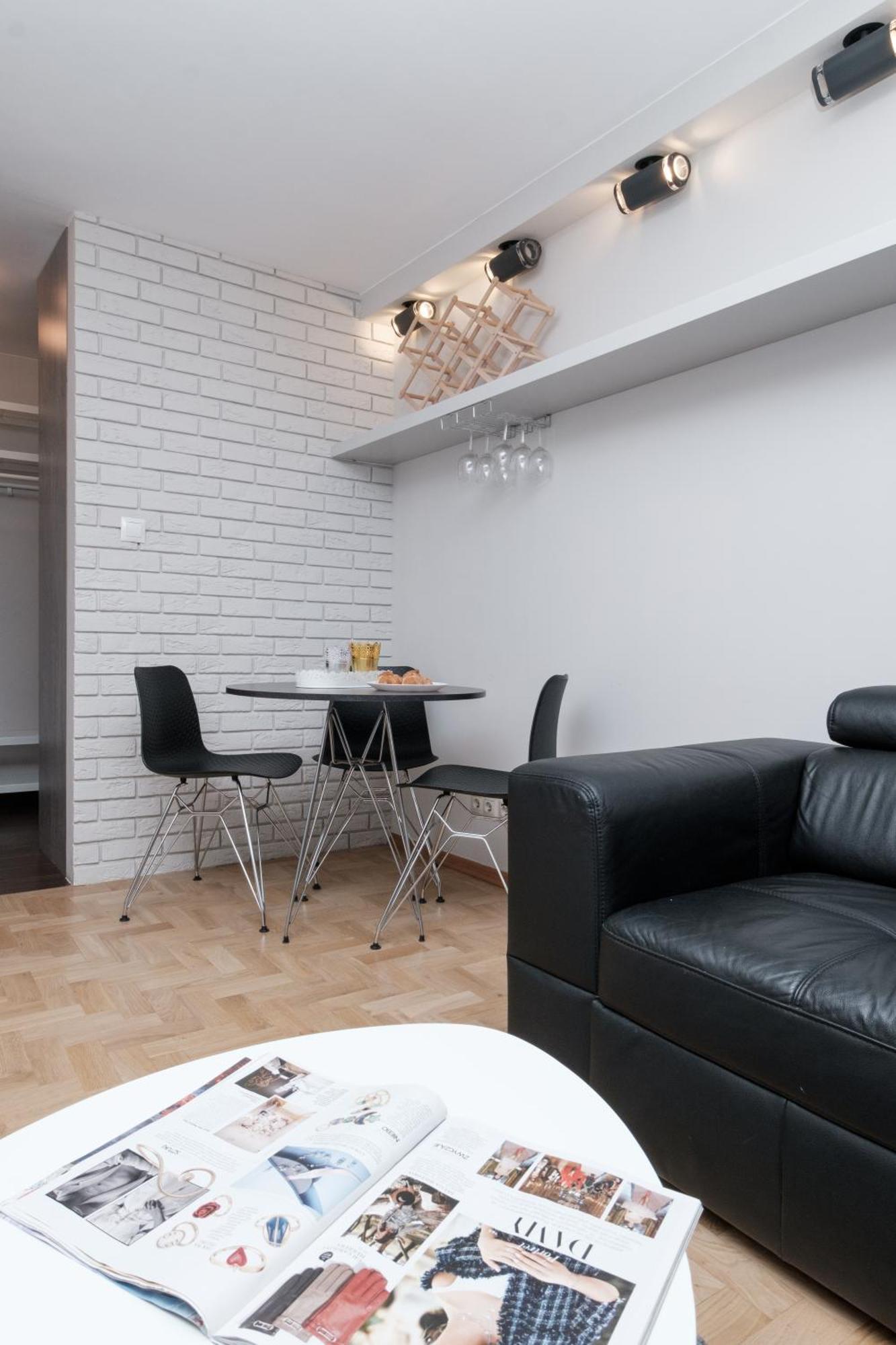 Apartment Inside Solec Iii Warschau