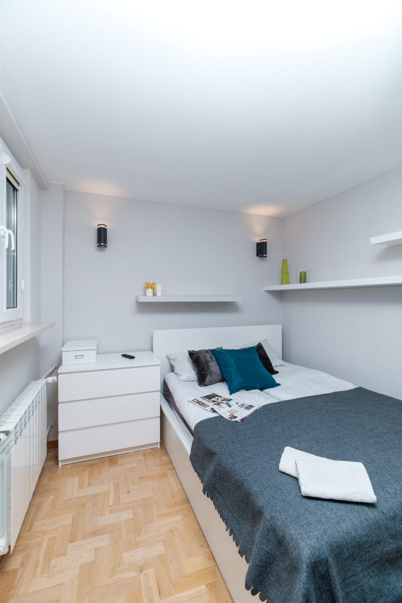 Inside Solec Iii Apartament